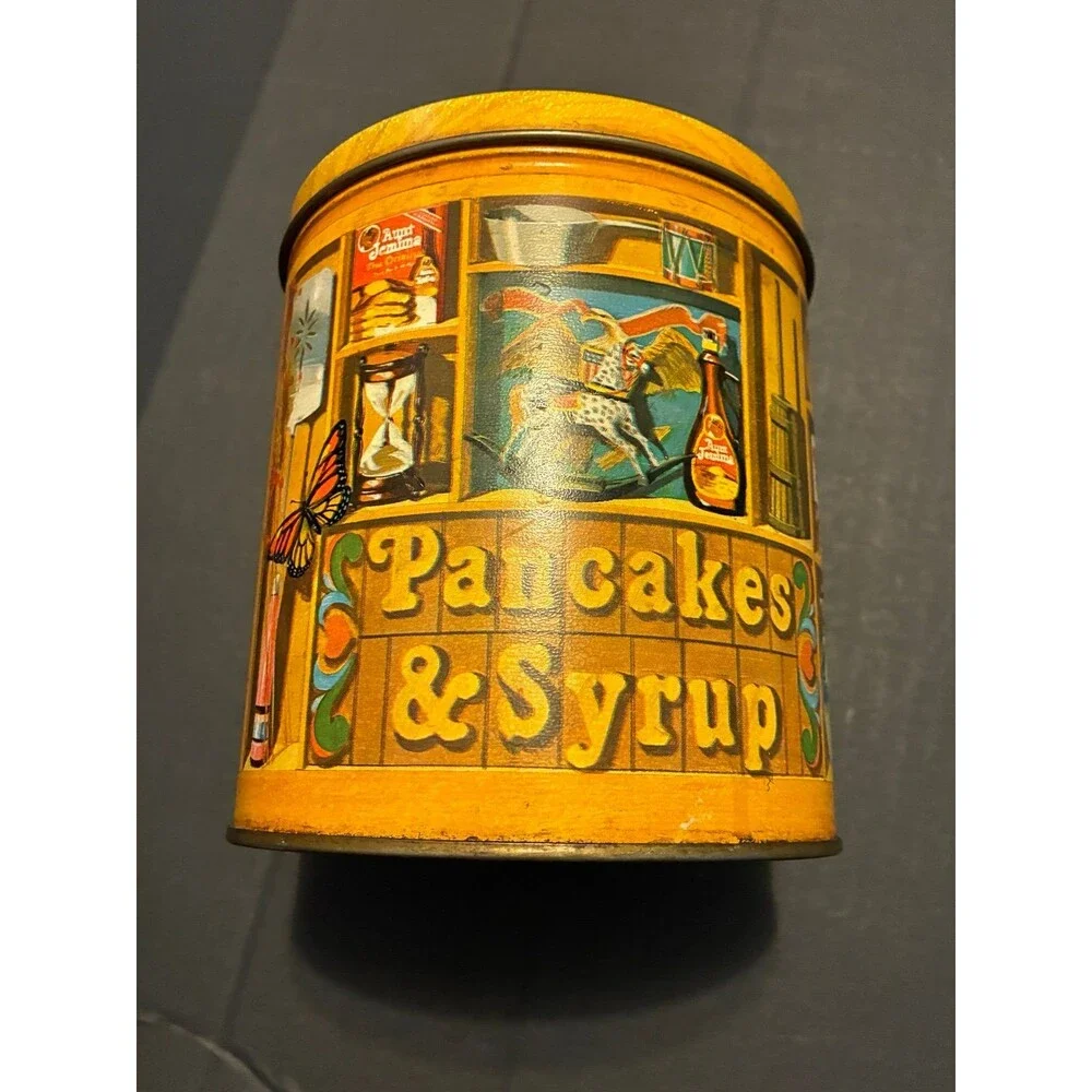 The Quaker Factory charming vintage
